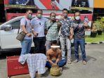 pelaku-pencurian-saat-diamankan-tim-klewang-polresta-padang-jumat-3122021.jpg