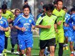 pelatih-fisik-persib-bandung-yaya-sunarya_20180904_041144jpg.jpg