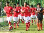 pemain-semen-padang-menggelar-latihan-di-lapangan-mes-pt-semen-padang.jpg