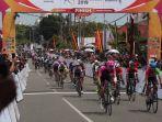 pembalap-tour-de-singkarak-tds-2019-finis-di-etape-iii-selasa-4112019.jpg