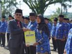 Bupati Solsel Serahkan SK PPPK kepada 193 Tenaga Teknis dan Guru, Ada yang Telah Mengabdi 20 Tahun