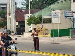 perbaikan-jalan-juadan-siswa-smk-5-padang-ikut-atur-jalur-lalu-lintas.jpg