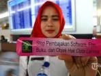 petugas-mengkampanyekan-indonesia-tolak-barang-bajakan-dan-palsu.jpg