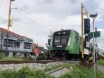 petugas-penjaga-perlintasan-kereta-api-di-padang-2292025.jpg