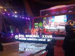 piala-tetap-presiden-diberikan-kepada-kafilah-sumbar-sebagai-juara-umum.jpg