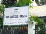 plang-sekolah.jpg