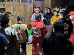 pmi-sumbar-saat-mengantarkan-bantuan-kepada-warga-terdampak-longsor.jpg