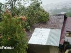pohon-tumbang-menimpa-rumah-di-kelurahan-bukit-gado-gado.jpg