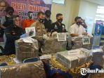 polda-sumbar-amankan-kurir-narkoba-dengan-barang-bukti-seberat-110-kilogram-kamis-1792020.jpg