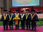 rektor-unp-ganefri-foto-bersama-dengan-keempat-guru-besar.jpg