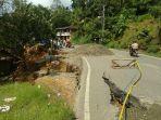 retakan-tanah-terjadi-di-nagari-koto-alam-kecamatan-pangkalan-koto-baru.jpg
