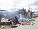 rumah-di-ambon-ambruk-setelah-terbakar-sesaat.jpg