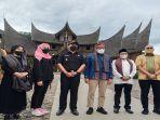 sandiaga-uno-saat-mengunjungi-istana-pagaruyung-di-kabupaten.jpg