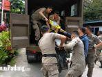 satpol-pp-kota-padang-mengamankan-lima-sepeda-motor.jpg