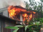 sebuah-rumah-terbakar-di-siteba-padang.jpg