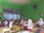 suasana-pembelajaran-tatap-muka-hari-pertama-di-sdn-percobaan-padang-senin-4102021.jpg