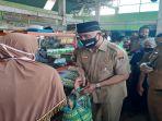 suasana-penyerahan-sampah-duar-ulang-di-pasar-alai-padang-selasa-3062020.jpg