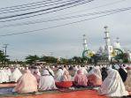 suasana-salat-idul-adha-di-masjid-baiturahmah-padang-selasa-2072021.jpg