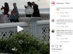 tangkapan-layar-wanita-joget-tiktok-di-masjid-al-hakim-pantai-padang-sumbar.jpg