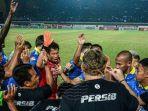 tendanganerwin-ramdani-di-menit-akhir-antarkan-persib-bandung-ke-posisi-10-klasemen-liga-1-2019.jpg