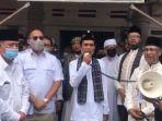 ustaz-abdul-somad-atau-uas-saat-mengantarkan-bakal-calon-wali-kota.jpg