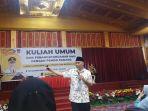 wali-kota-padang-mahyeldi-ansharullah-menyampaiakan-kuliah-umum.jpg