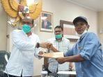 warga-asal-limapuluh-kota-mengadu-ke-dprd-sumbar-jumat-2102020.jpg
