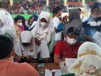 warga-kota-solok-antusias-mengikuti-vaksinasi-covid-19-dalam.jpg