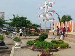 wisatawan-mulai-memadati-kawasan-kawasan-monumen-iora-dan-pantai-padang.jpg