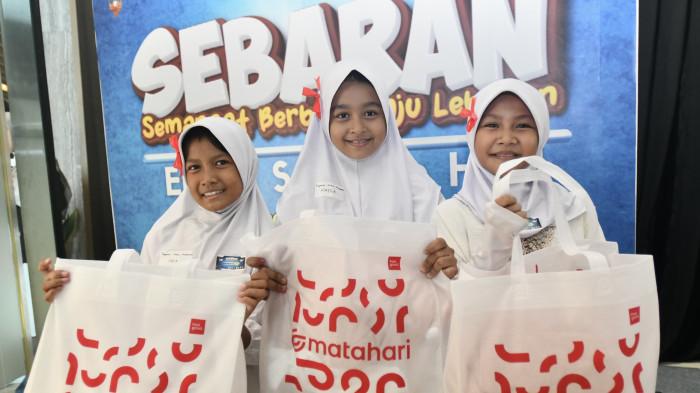 1.000 Anak Yatim Bebas Memilih Baju Lebaran Pertamina