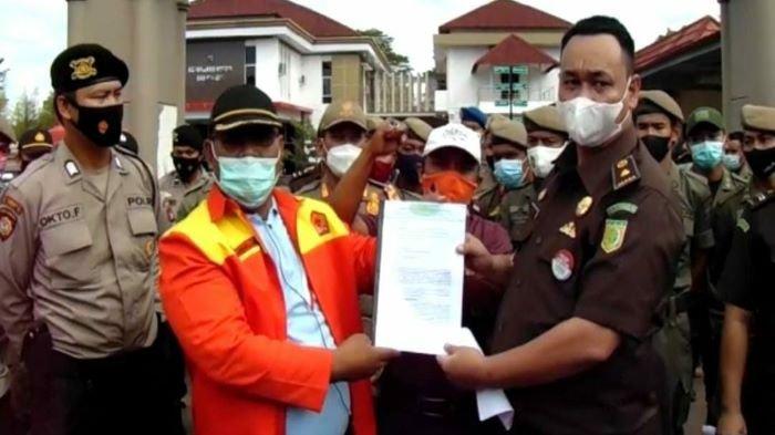 Gelar Unjuk Rasa, Warga Desa Wana Mukti Minta Kejaksaan Usut Dugaan Korupsi Dana Desa