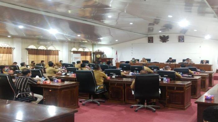 Sembilan Bulan Tidak Terima Tunjangan, Puluhan Kades di PALI Mengeluh ke DPRD