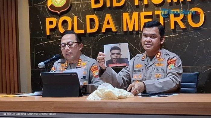 Polisi Kerepotan, Bahar bin Smith Ngamuk di Polres, Tampang Penganiaya Dua Adiknya Dipamerkan