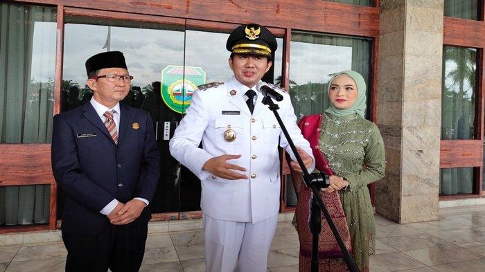 Dilantik Herman Deru, Ahmad Usmarwi Kaffah Resmi Jadi Plt Bupati Muara Enim