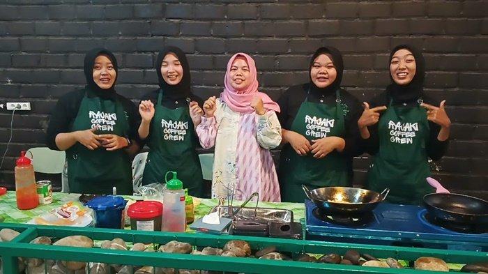Modal Pengalaman di Pontianak, Atik Mantap Buka Usaha Kuliner Menu Keluarga di Kampung Halaman