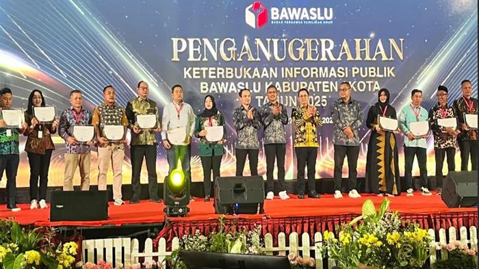 Bawaslu Ogan Ilir meraih penghargaan dari Bawaslu RI