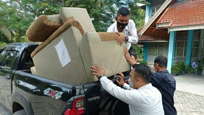 Sofa Tempat Oknum Dosen Unsri Berbuat Asusila ke Mahasiswi Disita Polisi