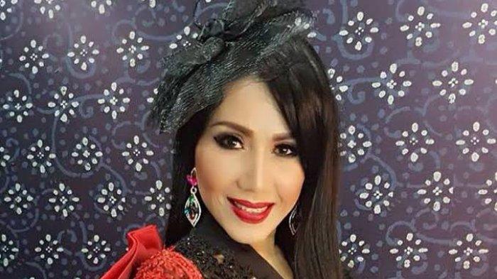 Berikut lirik lagu Cinta Segitiga dinyanyikan oleh Rita Sugiarto.