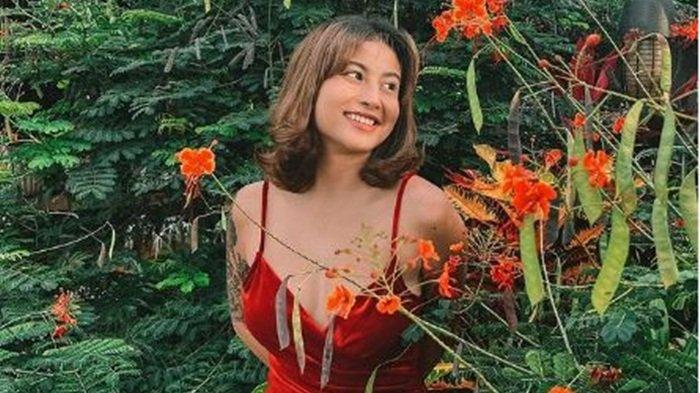 Bicara sembarang soal mendiang Laura Anna, Awkarin meradang