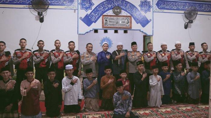 Polres Muara Enim Bukber dan Berbagi dengan Anak Yatim Piatu di Ponpes Nurul Madani Muara Enim