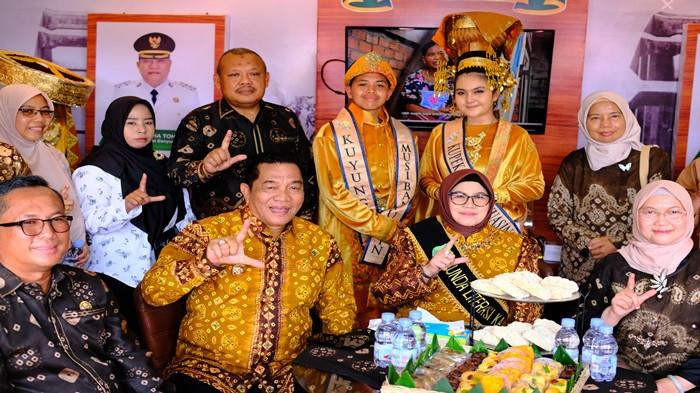 Dorong Budaya Baca, Gubernur Herman Deru Kukuhkan Hj Patimah Toha sebagai Bunda Literasi Muba