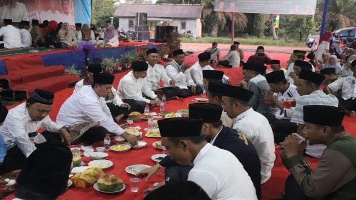 Momen Safari Ramadan Bupati Askolani Bersama Wabup Slamet Berdialog Serta Berbagi Bersama Masyarakat
