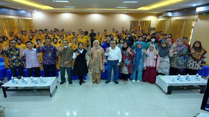 Area Manager Comm Rel & CSR RU III Bagi Ilmu Public Speaking ke Mahasiswa Politeknik Akamigas