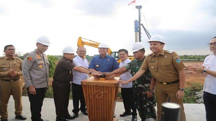 Banyak Serap Tenaga Kerja Lokal, Herman Deru Dukung Pengembangan Pabrik Keramik PT Arwana