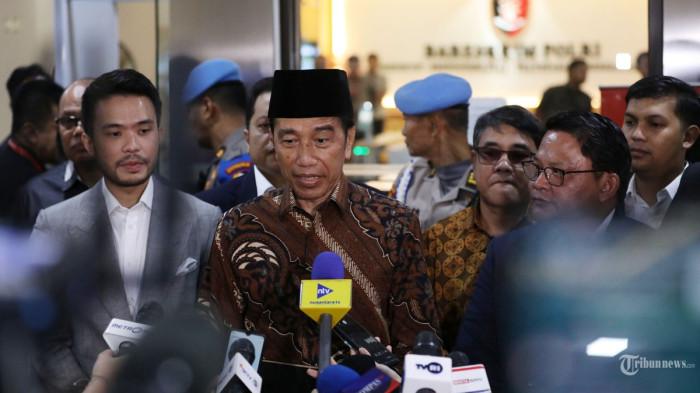 Jokowi Tunjukkan Ijazah Asli, Pakar Hukum Minta Hentikan Polemik, Roy Suryo Cs Terancam Dihukum