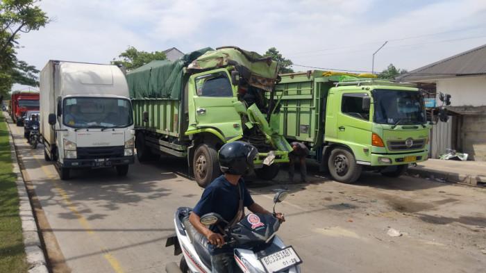 Polisi Amankan Sopir Penyebab Kecelakaan Beruntun di Jalan AAL Palembang, Truk Belum Dievakuasi