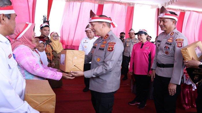 Kapolda Sumsel Mengajak Warga Banyu Urip Banyuasin untuk Menjaga Lingkungan