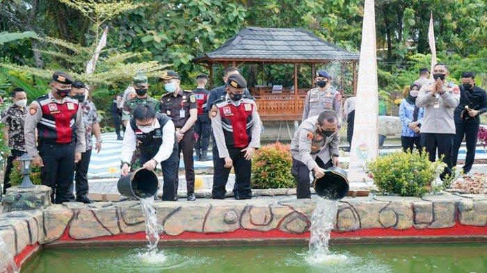 Kapolda Sumsel Resmikan Poliklinik & Kolam Sanika Satyawada Polres Muara Enim, Terima Surat Hibah RS