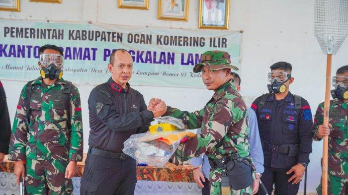 Kapolda Sumsel Pantau Karhutla di OKI, Irjen Rachmad Wibowo Beri Uang Saku untuk Personel TNI-Polri