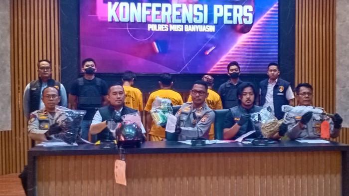 KURIR Antar 3 Kg Sabu dari Palembang-Lubuklinggau, Pasrah Dikepung Polisi Muba di SPBU Babat Toman